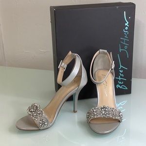Betsey Johnson Pearls and crystals silver SB Gina Heels size 7 NWT
